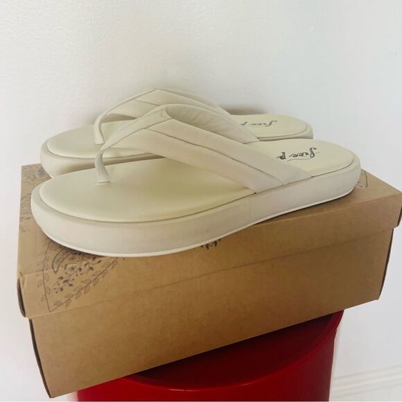 FREE PEOPLE Wonderland Leather Sandal Flip Flop, Size 8, (38 EU) White, NWT - Picture 7 of 17